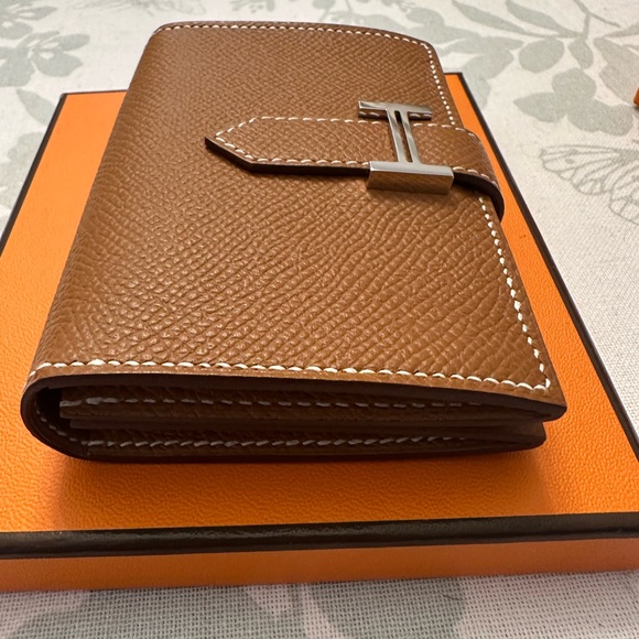 New 2023 Hermes Bearn Card Wallet in Gold Epsom Leather - Picture 3 of 10